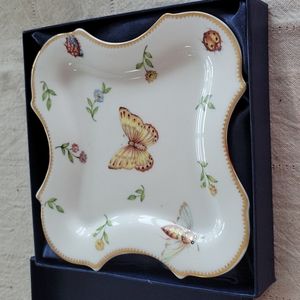 NEW IN BOX I. GODINGER & CO. SQUARE BUTTERFLY PLATE